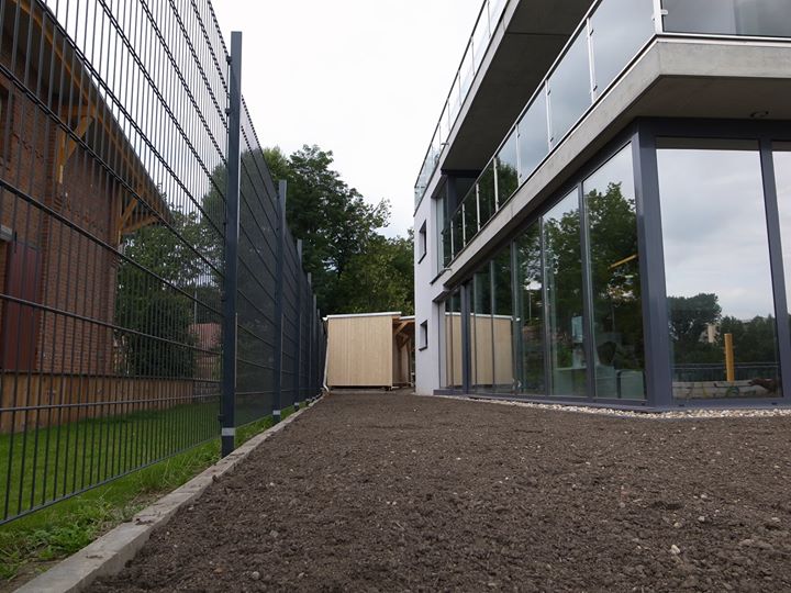 Und der Zaun steht jetzt auch: